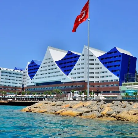 Курортний комплекс Orange County 5*